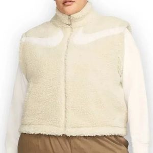 NIKE Swoosh Fleece Sherpa Vest